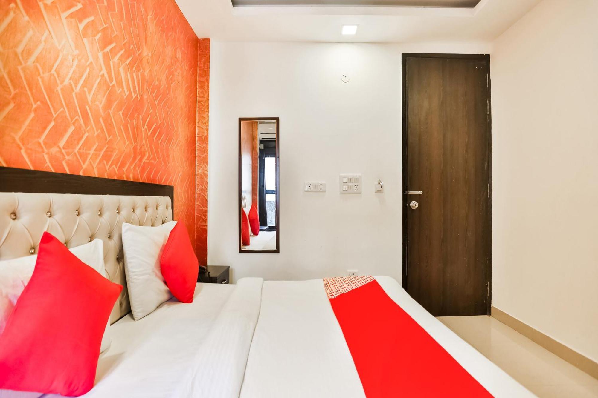 Hotel O Amenda International New Delhi Exterior photo